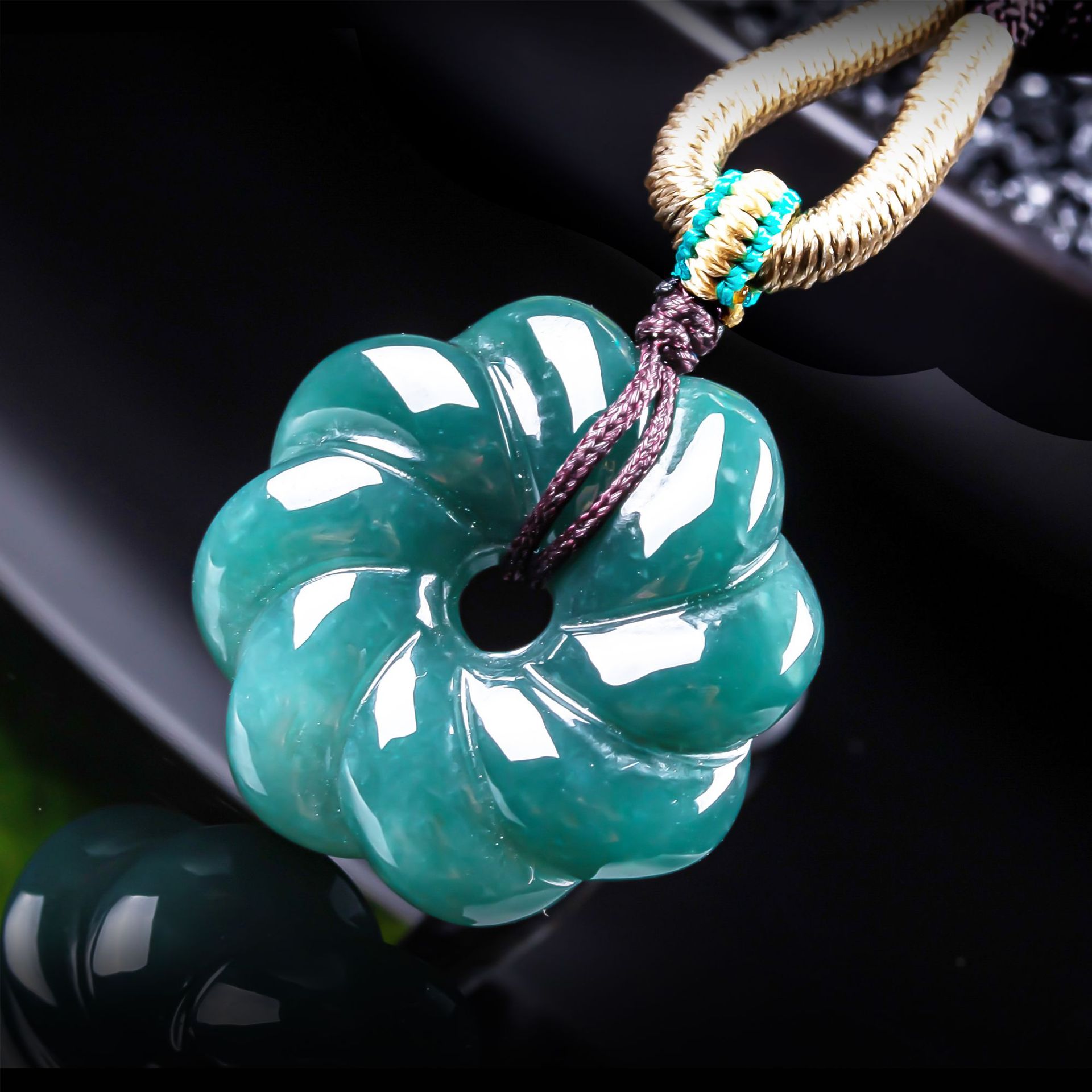 Jewelry & Watches Ltd - Collier avec pendentif en jade birman