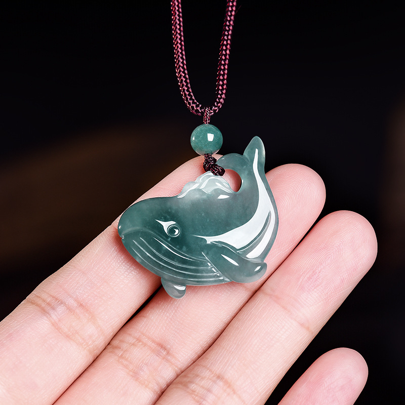 Jewelry & Watches Ltd - Collier pendentif baleine en jadéite birmane