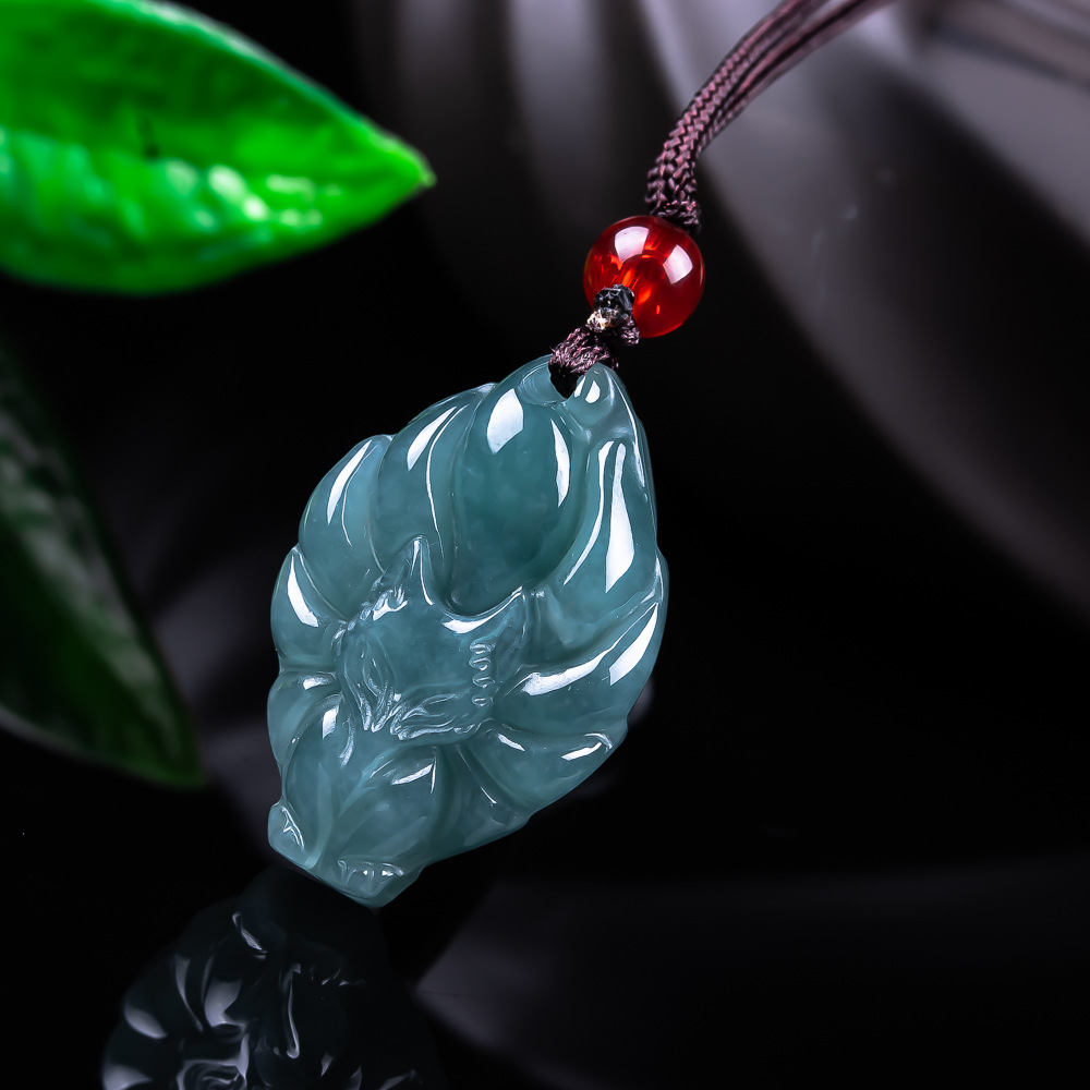 Jewelry & Watches Ltd - Collier pendentif renard en jadéite birmane