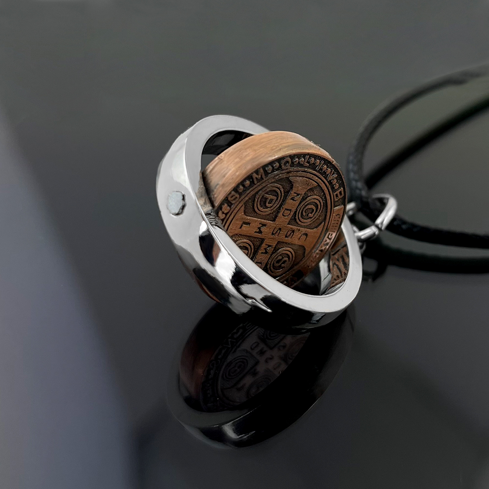 Nouveau collier médaille Saint - Jewelry & Watches Ltd avis et prix